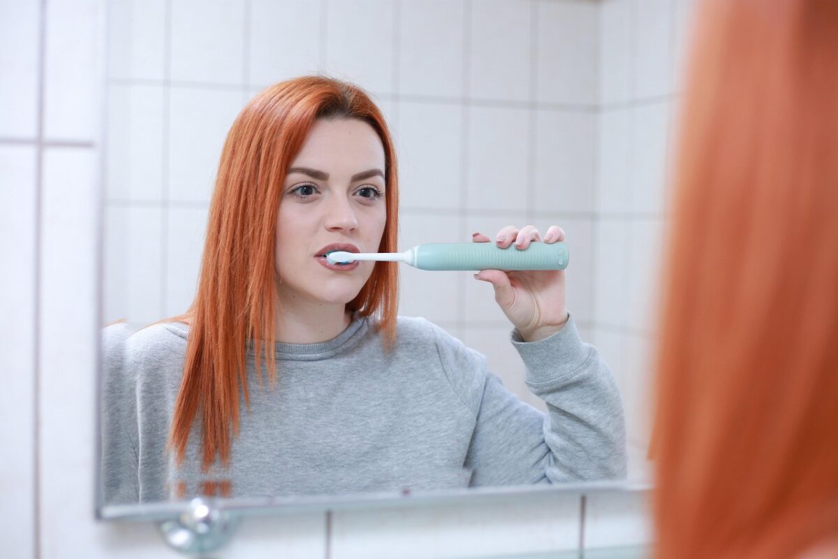 Couverture : âge bébé brosser dents seul