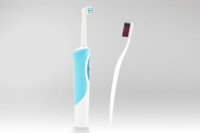 Couverture : brosse à dents manuelle électrique